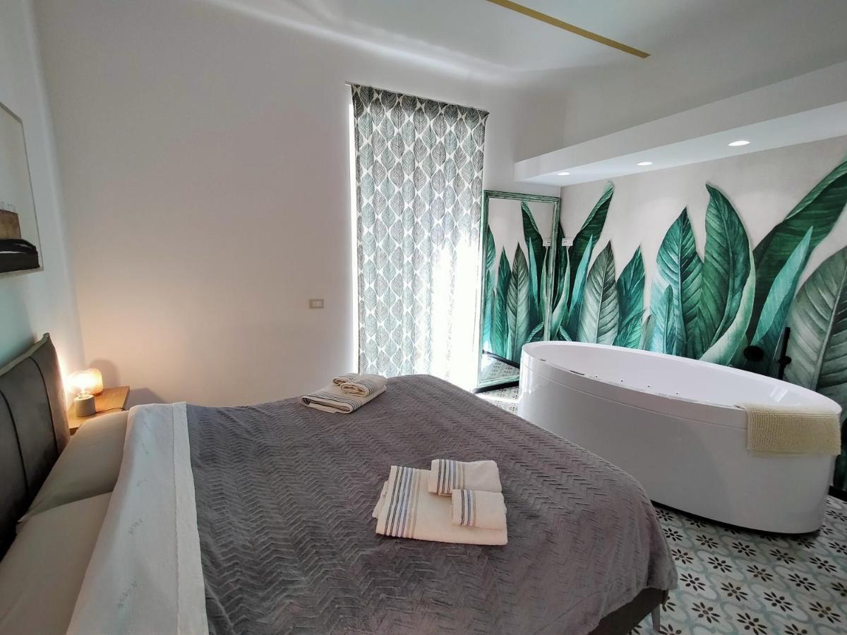 Sonnino Suite Jacuzzi Apartment Bari Extérieur photo